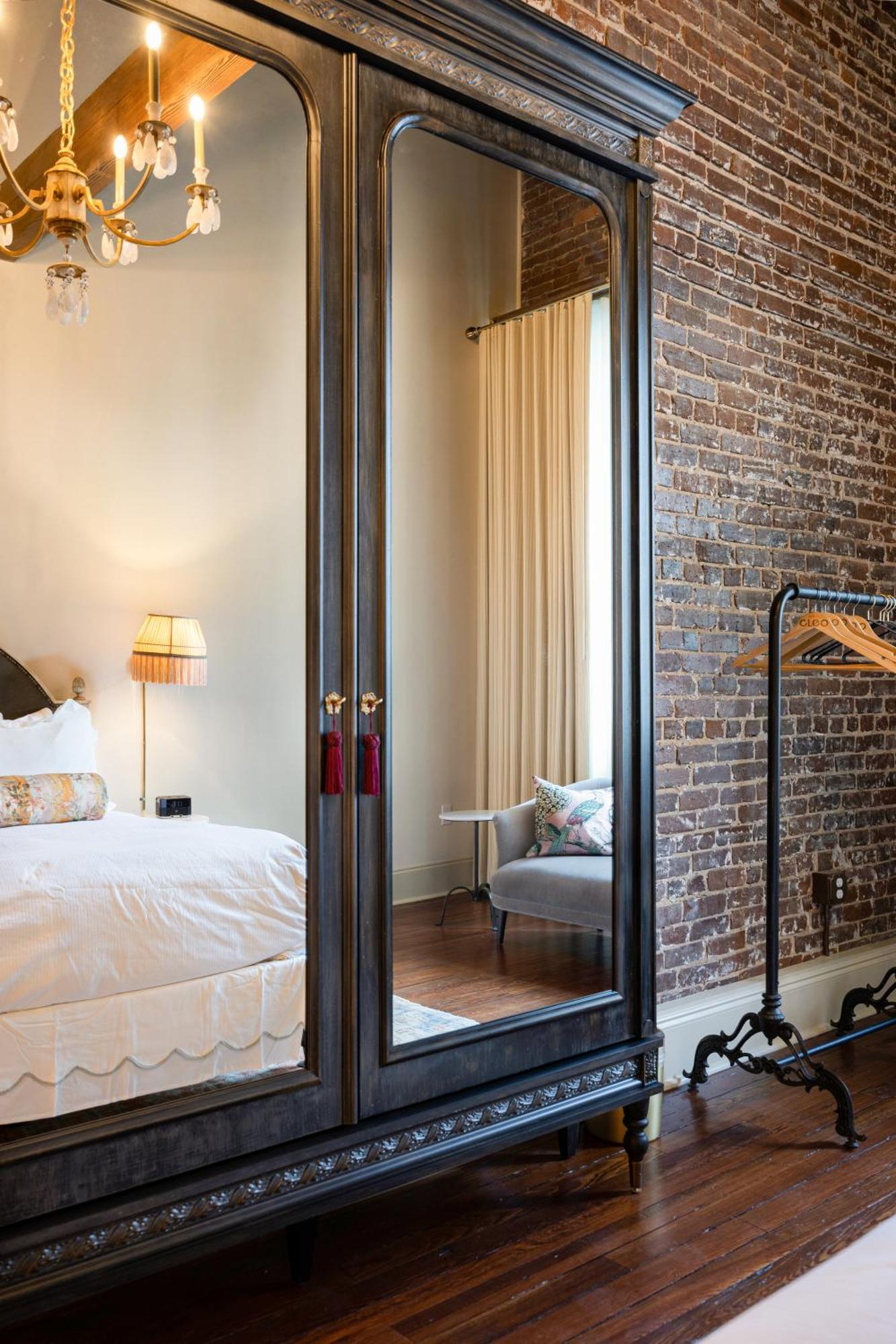 Hotel Cleo, Knoxville Downtown, A Tribute Portfolio Hotel Exterior photo